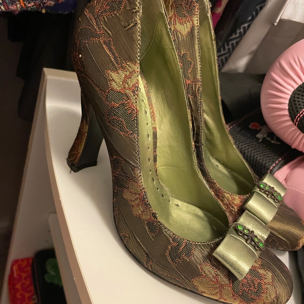 Beautiful BCBG heels